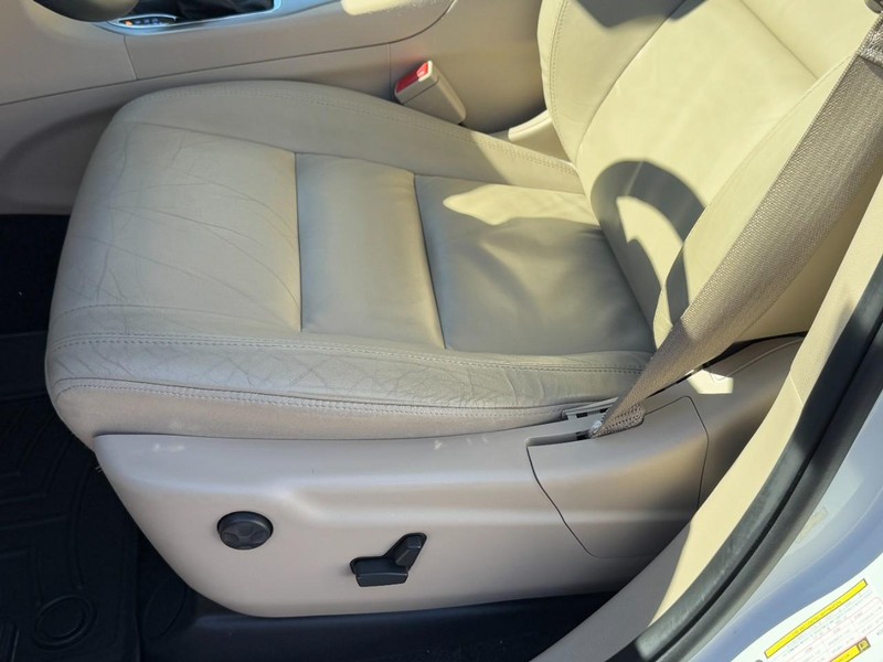 Jeep Grand Cherokee Vehicle Full-screen Gallery Image 26
