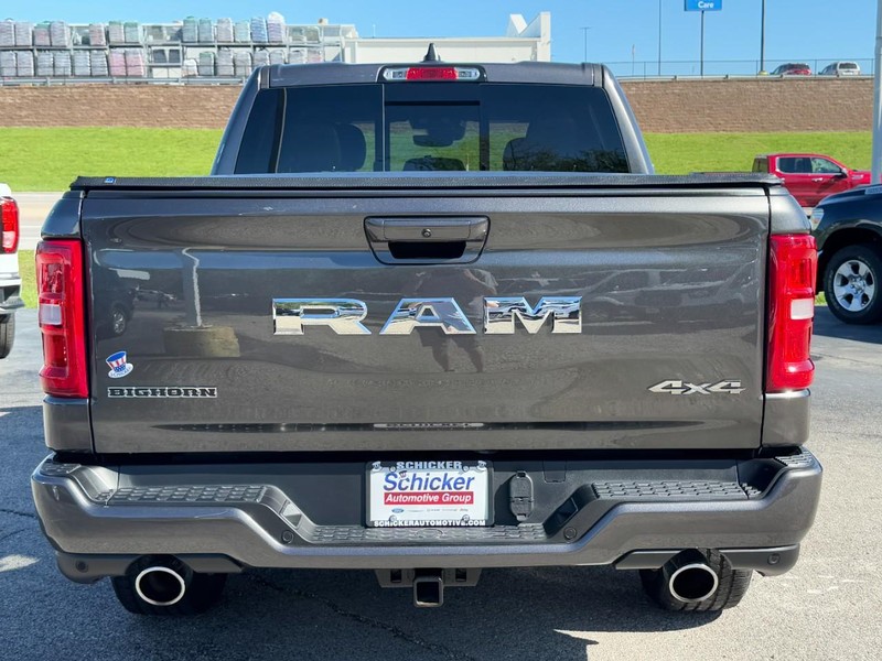 Ram 1500 Vehicle Full-screen Gallery Image 04