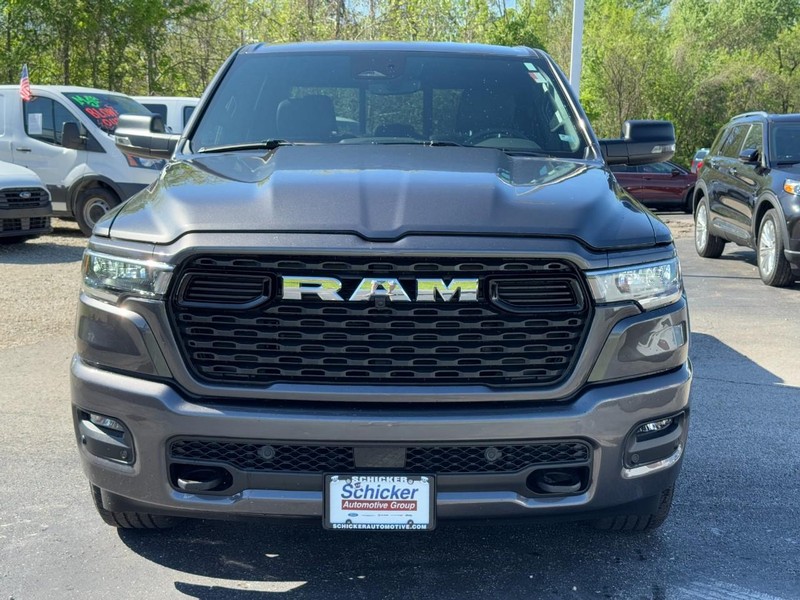Ram 1500 Vehicle Full-screen Gallery Image 09