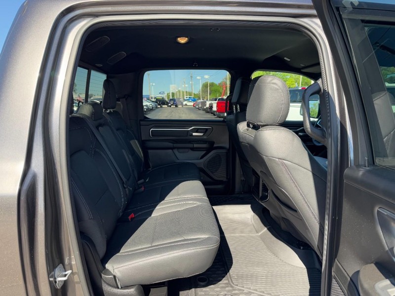 Ram 1500 Vehicle Full-screen Gallery Image 10