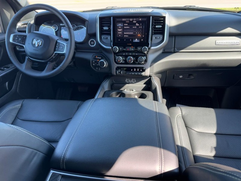 Ram 1500 Vehicle Full-screen Gallery Image 11