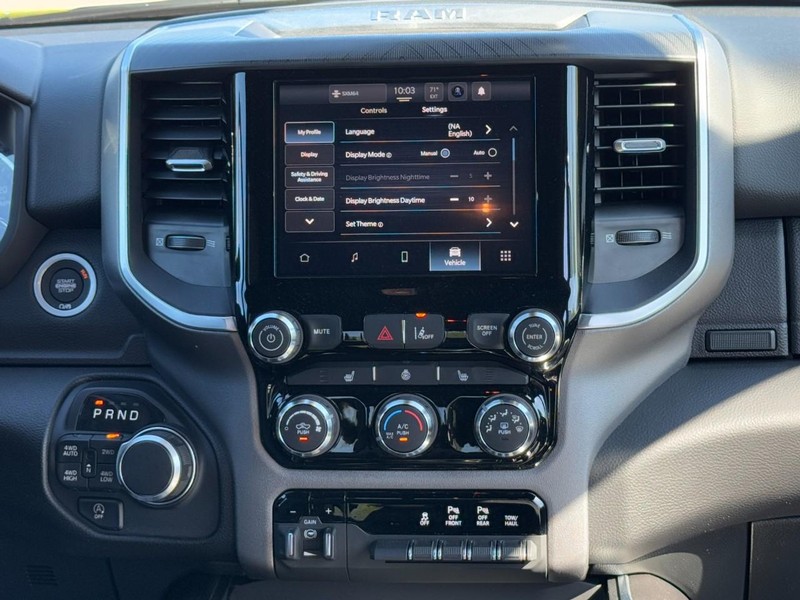 Ram 1500 Vehicle Full-screen Gallery Image 13
