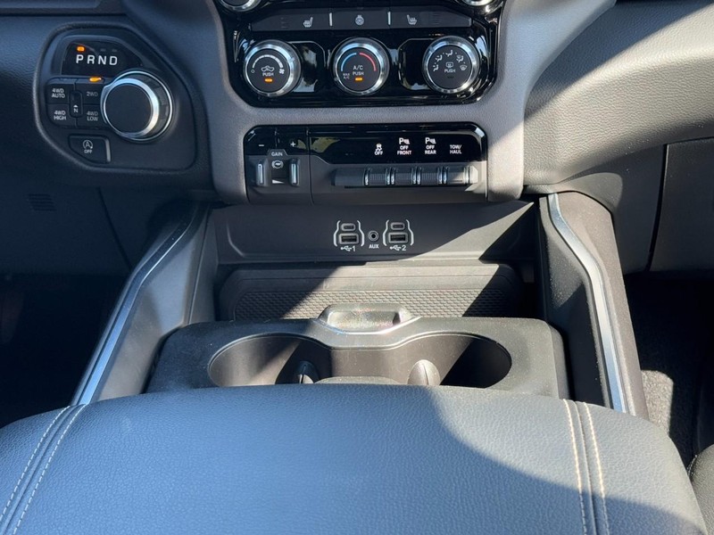 Ram 1500 Vehicle Full-screen Gallery Image 14