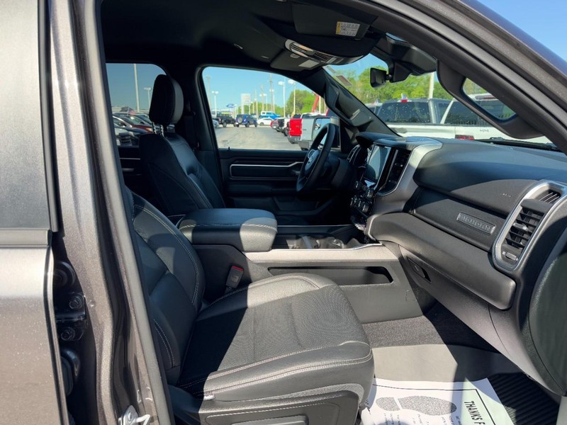 Ram 1500 Vehicle Full-screen Gallery Image 15