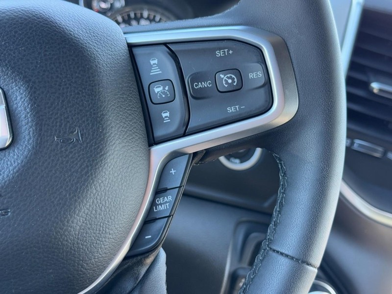 Ram 1500 Vehicle Full-screen Gallery Image 18