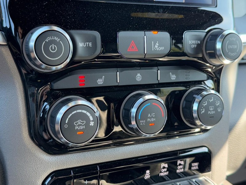 Ram 1500 Vehicle Full-screen Gallery Image 20