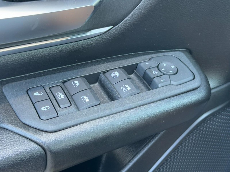 Ram 1500 Vehicle Full-screen Gallery Image 23