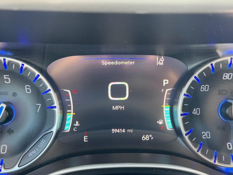 Chrysler Pacifica Vehicle Full-screen Gallery Image 20