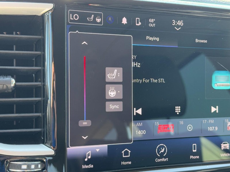 Chrysler Pacifica Vehicle Full-screen Gallery Image 22