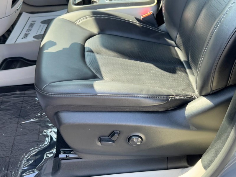 Chrysler Pacifica Vehicle Full-screen Gallery Image 25
