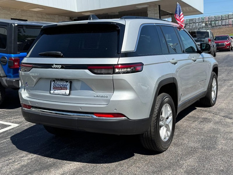 Jeep Grand Cherokee Vehicle Full-screen Gallery Image 03