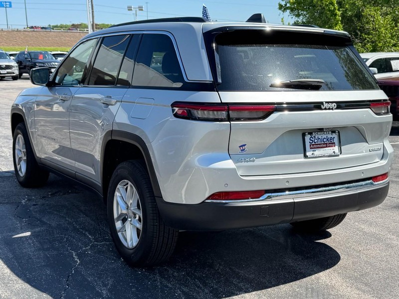 Jeep Grand Cherokee Vehicle Full-screen Gallery Image 06
