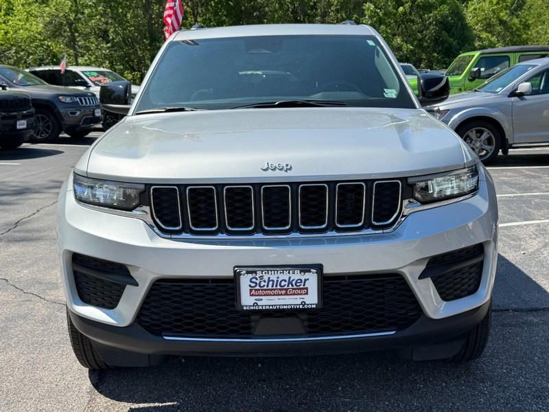 Jeep Grand Cherokee Vehicle Full-screen Gallery Image 09