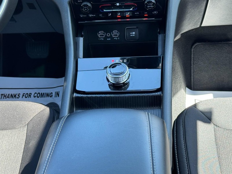 Jeep Grand Cherokee Vehicle Full-screen Gallery Image 14