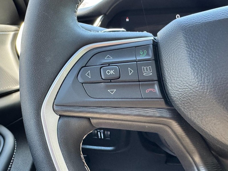 Jeep Grand Cherokee Vehicle Full-screen Gallery Image 18