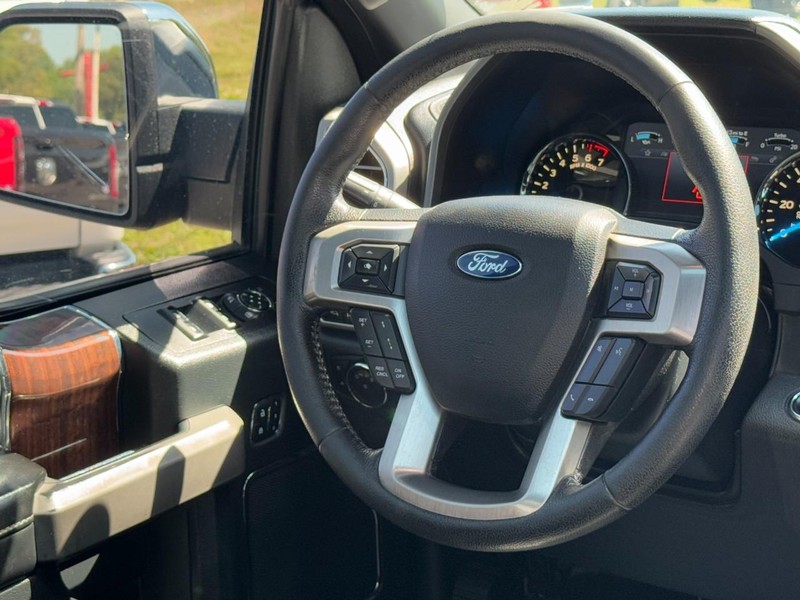 Ford F-150 Vehicle Full-screen Gallery Image 12