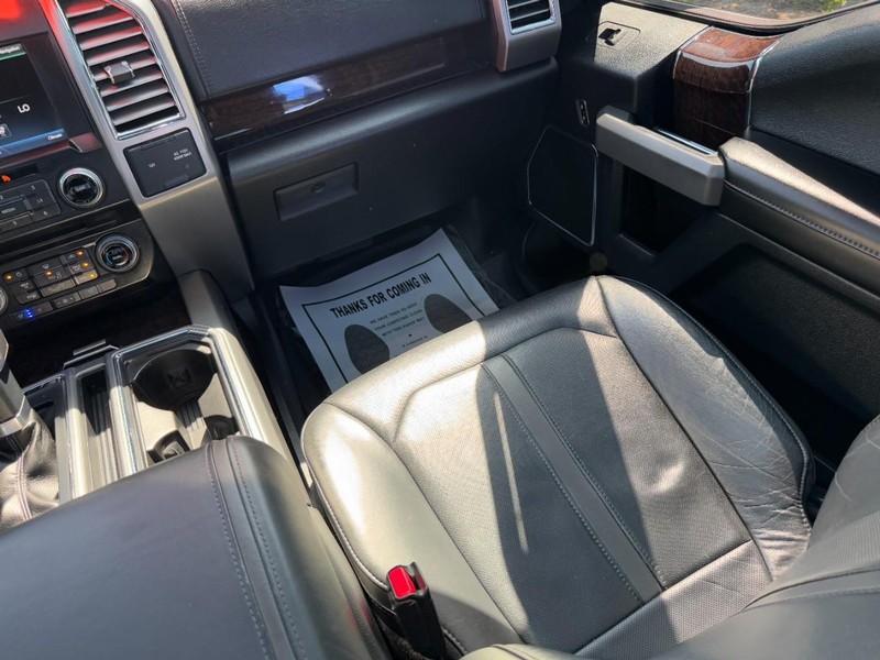 Ford F-150 Vehicle Full-screen Gallery Image 15