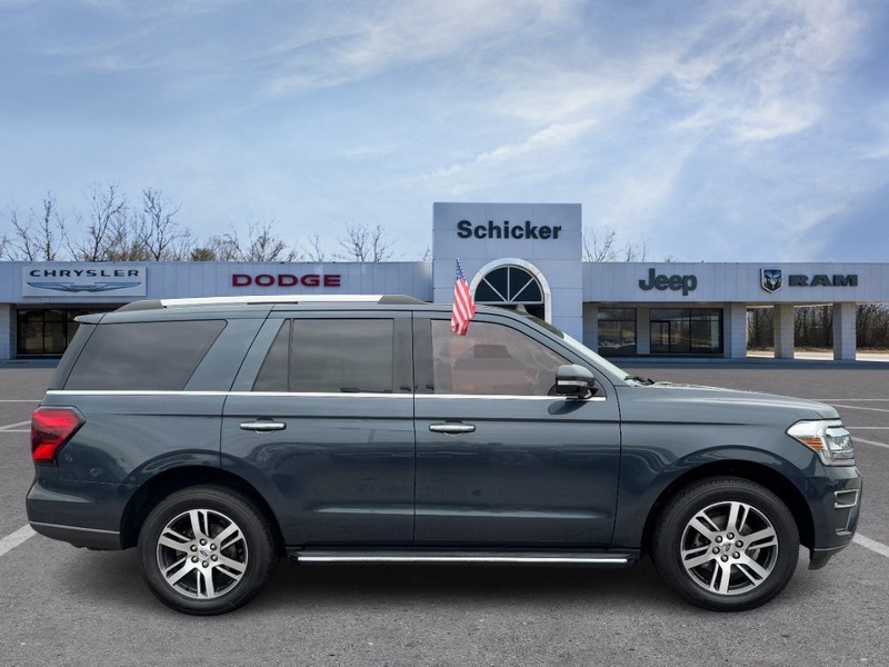Ford Expedition Vehicle Full-screen Gallery Image 02