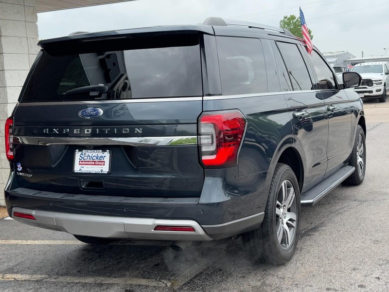 Ford Expedition Vehicle Full-screen Gallery Image 03