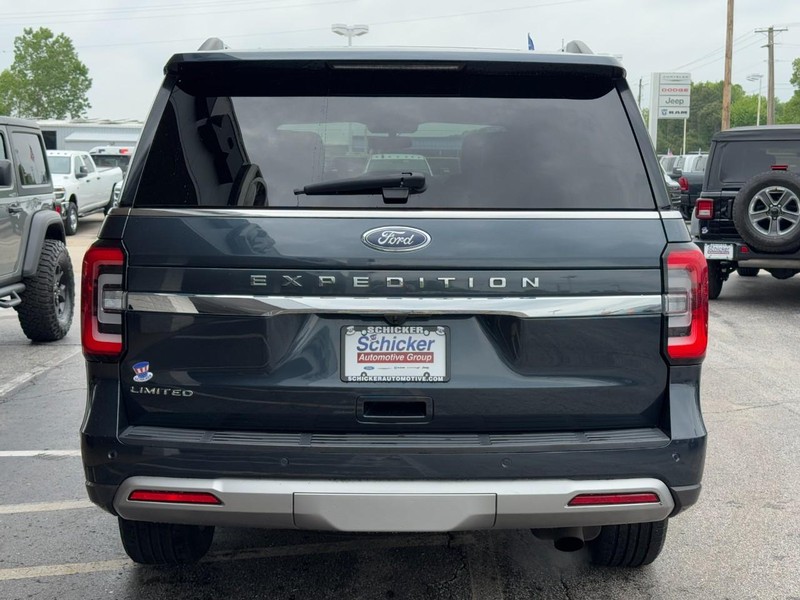 Ford Expedition Vehicle Full-screen Gallery Image 04