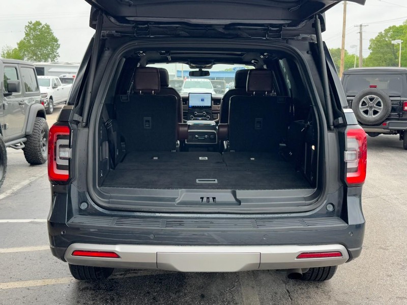 Ford Expedition Vehicle Full-screen Gallery Image 05