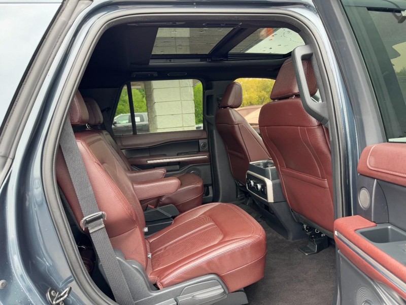 Ford Expedition Vehicle Full-screen Gallery Image 10