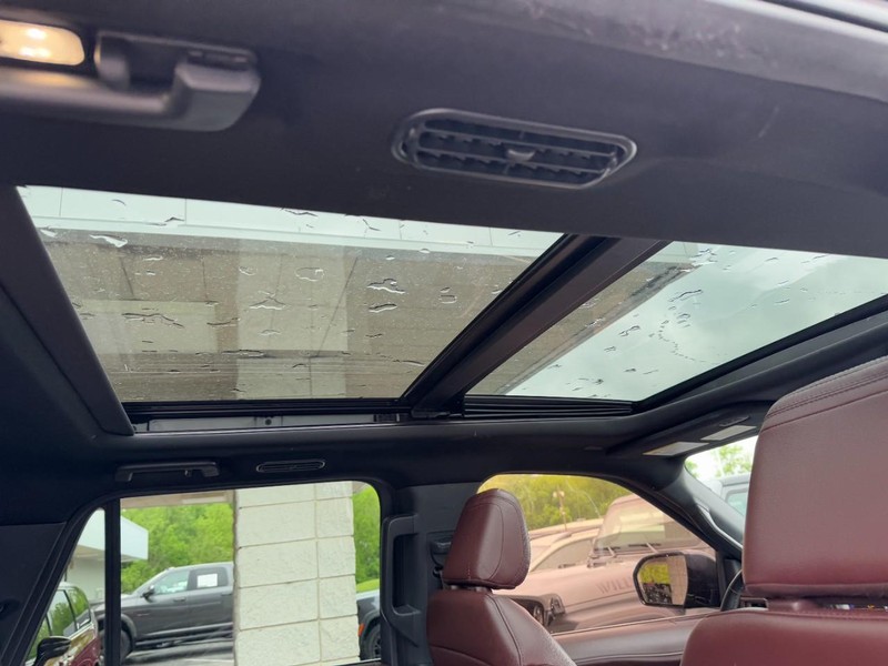 Ford Expedition Vehicle Full-screen Gallery Image 11