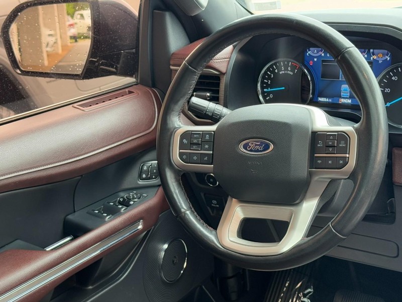 Ford Expedition Vehicle Full-screen Gallery Image 13