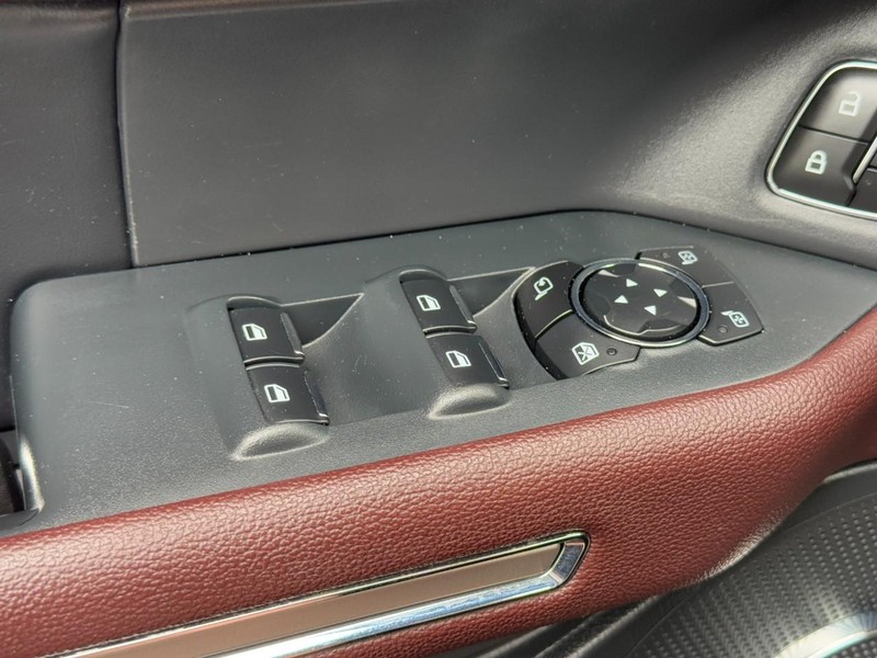 Ford Expedition Vehicle Full-screen Gallery Image 24