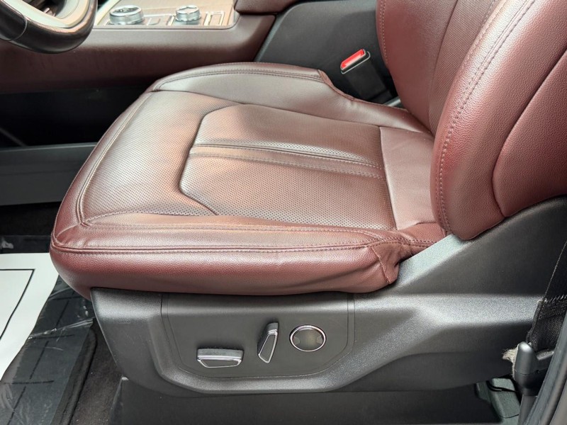 Ford Expedition Vehicle Full-screen Gallery Image 25