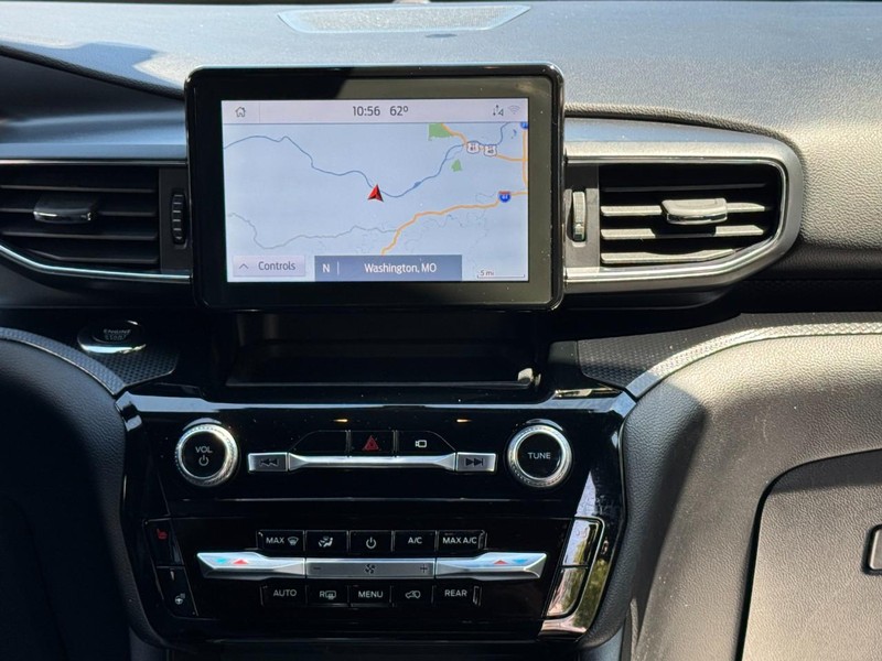 Ford Explorer Vehicle Full-screen Gallery Image 14