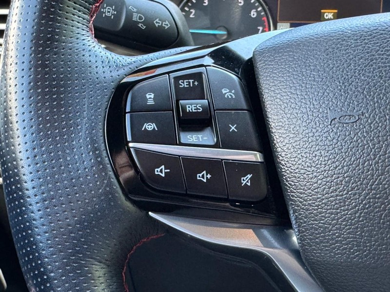 Ford Explorer Vehicle Full-screen Gallery Image 17