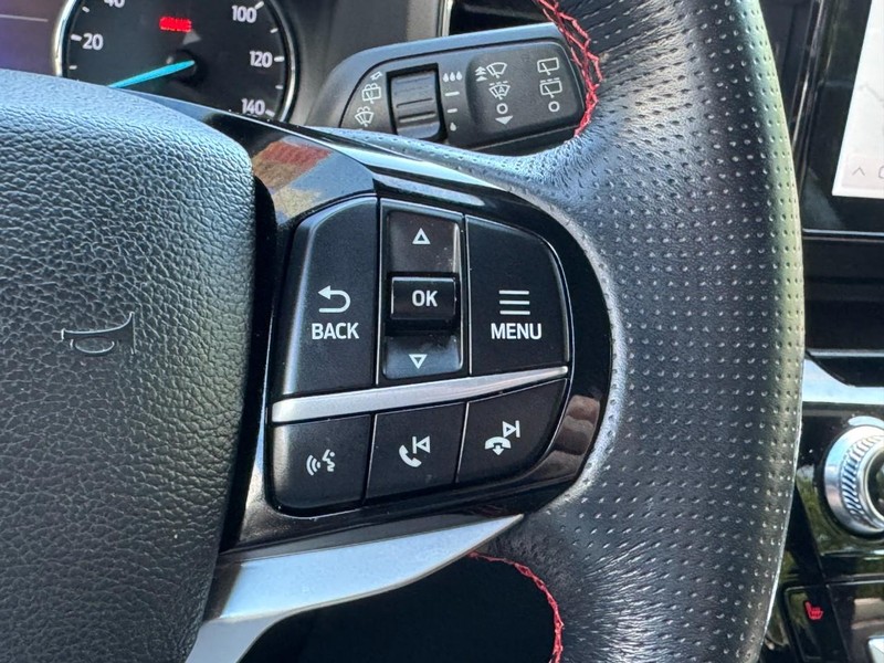 Ford Explorer Vehicle Full-screen Gallery Image 18