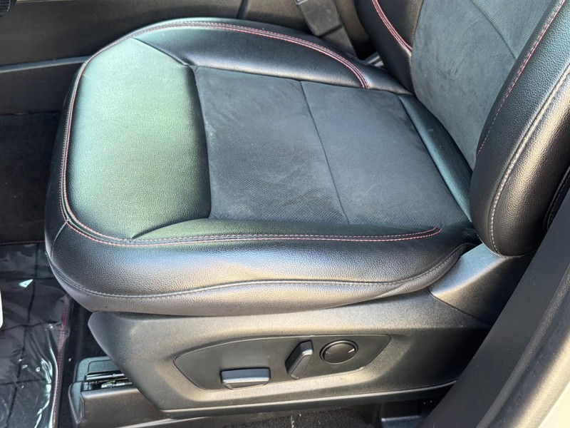 Ford Explorer Vehicle Full-screen Gallery Image 24
