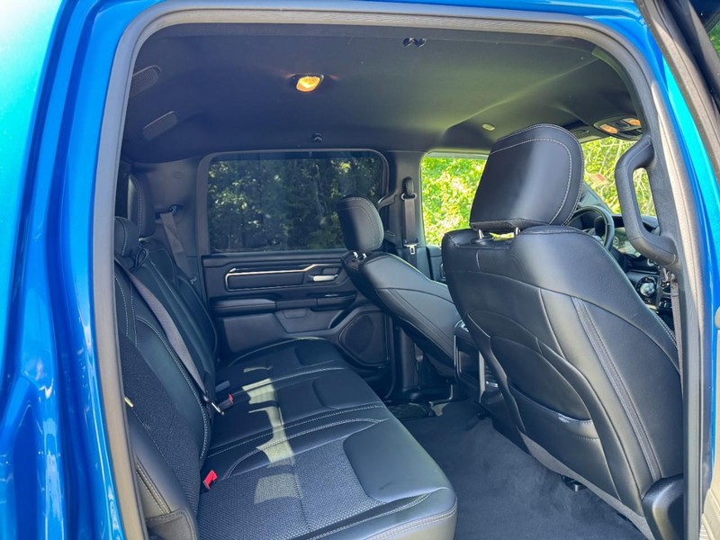 Ram 1500 Vehicle Full-screen Gallery Image 10
