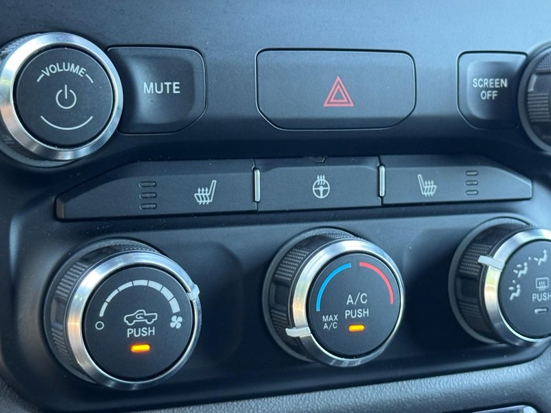 Ram 1500 Vehicle Full-screen Gallery Image 19