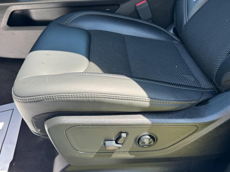 Ram 1500 Vehicle Full-screen Gallery Image 23