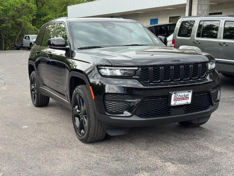 Jeep Grand Cherokee Vehicle Full-screen Gallery Image 02