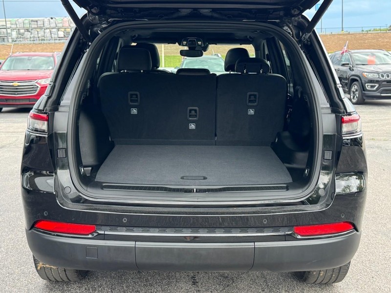Jeep Grand Cherokee Vehicle Full-screen Gallery Image 05