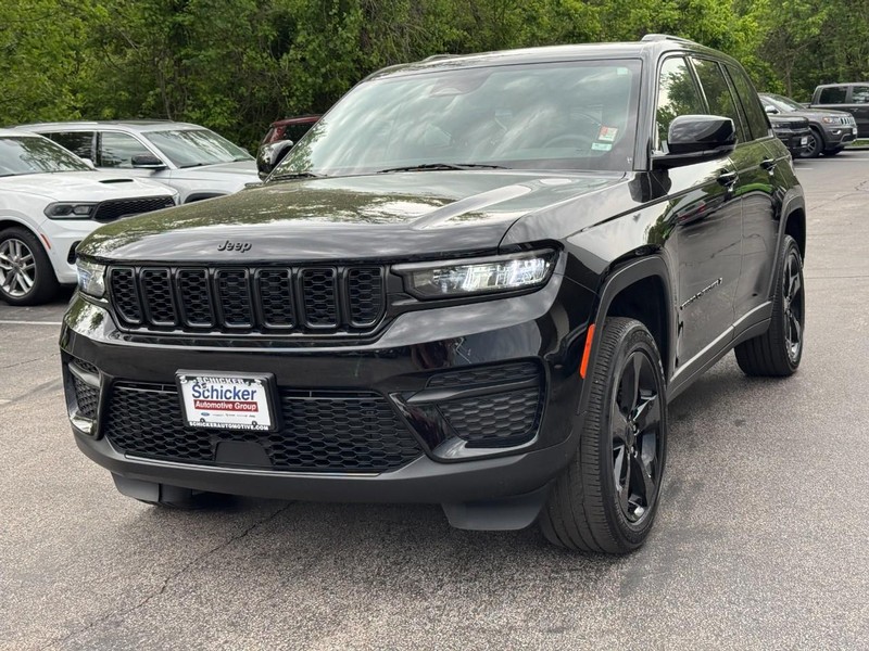 Jeep Grand Cherokee Vehicle Full-screen Gallery Image 08