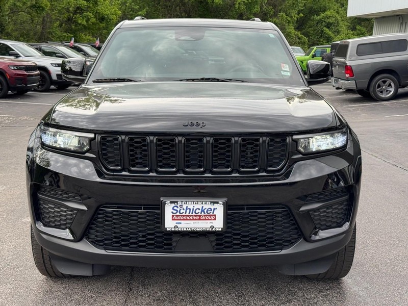 Jeep Grand Cherokee Vehicle Full-screen Gallery Image 09