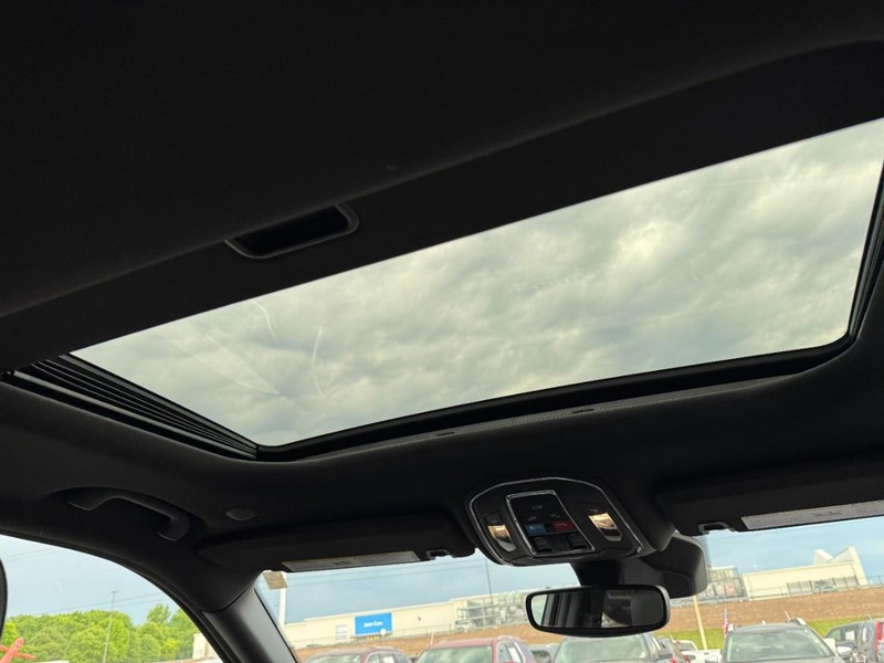 Jeep Grand Cherokee Vehicle Full-screen Gallery Image 11
