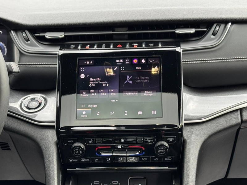 Jeep Grand Cherokee Vehicle Full-screen Gallery Image 14