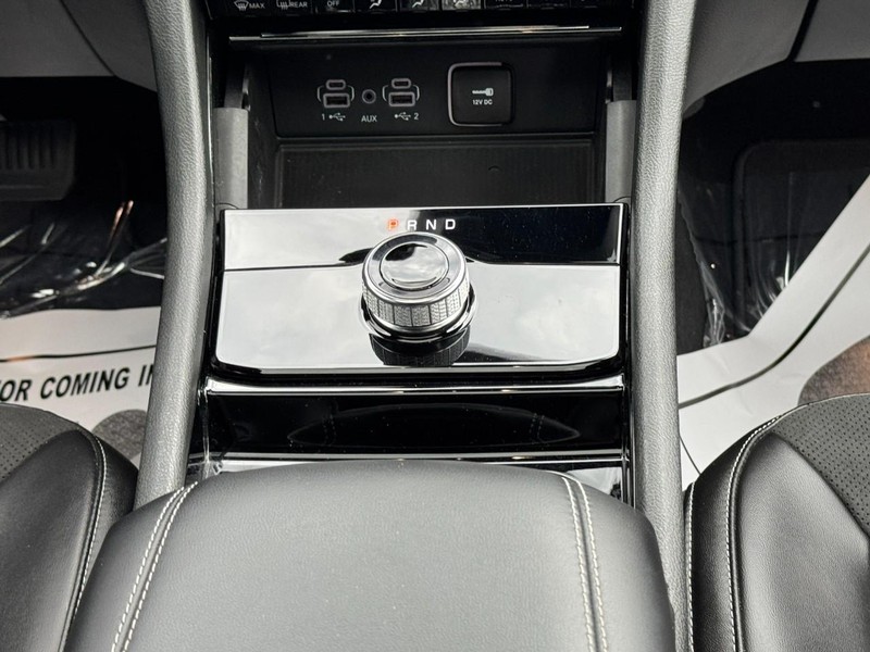 Jeep Grand Cherokee Vehicle Full-screen Gallery Image 15