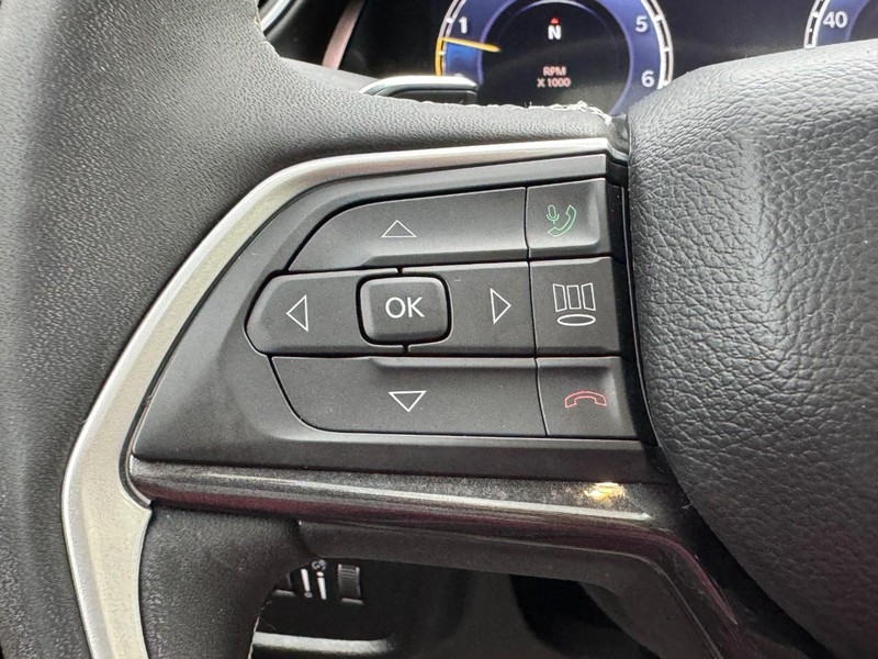 Jeep Grand Cherokee Vehicle Full-screen Gallery Image 18