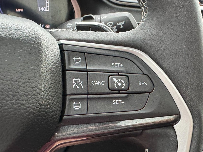 Jeep Grand Cherokee Vehicle Full-screen Gallery Image 19