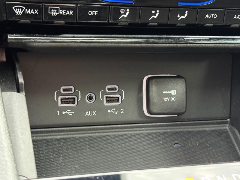 Jeep Grand Cherokee Vehicle Full-screen Gallery Image 21