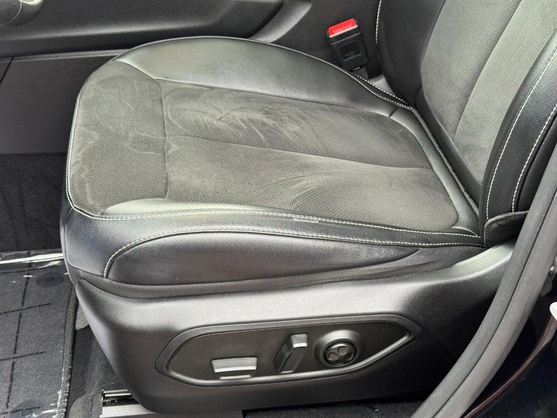Jeep Grand Cherokee Vehicle Full-screen Gallery Image 25