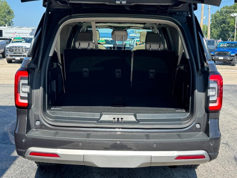 Ford Expedition Max Vehicle Full-screen Gallery Image 05