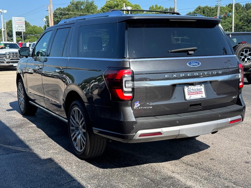 Ford Expedition Max Vehicle Full-screen Gallery Image 06